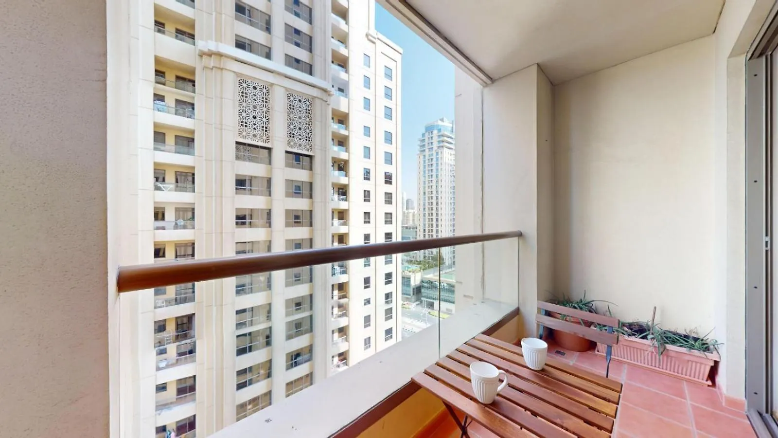 Shams 1 - Classic Three Bedroom Apartment In Jbr Dubai