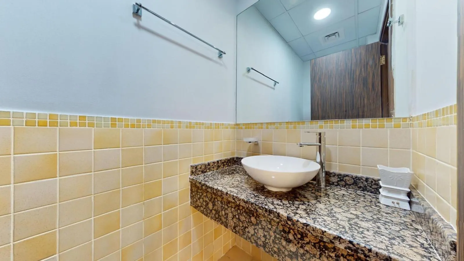 Shams 1 - Classic Three Bedroom Apartment In Jbr Dubai